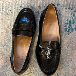 Naturalizer Women's Black Patent Loafers